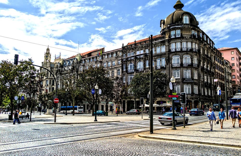 Encanto Luso: Explora Oporto en 5 Días de Maravillas Históricas.