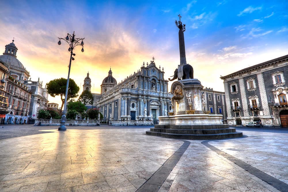 Sicilia en Catania: Un Itinerario de 4 Días entre Etna, Barroco y Sabor.