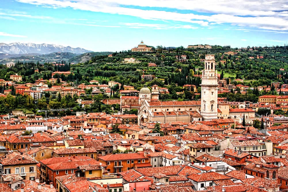 Aventura Ferroviaria: Explora Verona, Padua y Venecia en un Viaje Inolvidable.