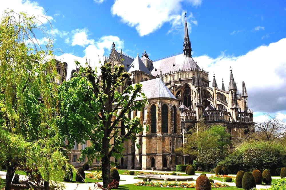 Reims en Tres Días: Sumérgete en la Historia y el Sabor de la Ciudad de la Coronación.