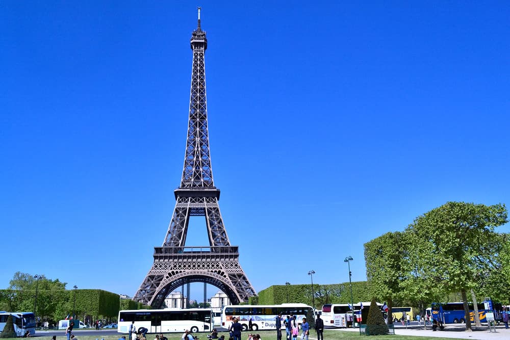 De la Luz a las Playas: Descubre París, Burdeos y Biarritz en Tren.