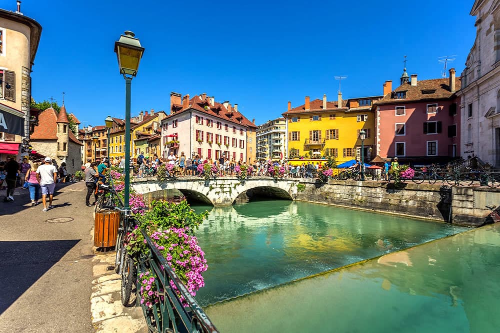 De París al Sur: Un Viaje en Tren por Annecy y Aix-en-Provence.