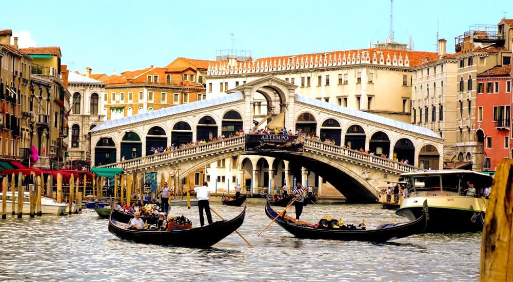 Aventura Italiana: Bolonia, Padua y Venecia en Tren por las Bellezas del Norte.