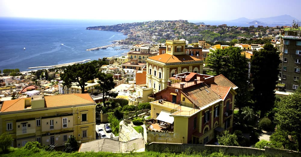 Viaje en Tren por el Sur de Italia: Nápoles, Palermo y Cagliari, una Odisea Inolvidable.