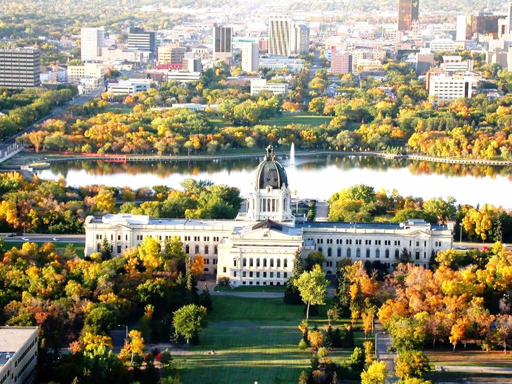 Encantos de Regina: Historia, Cultura y Naturaleza en un Tour de 6 Días