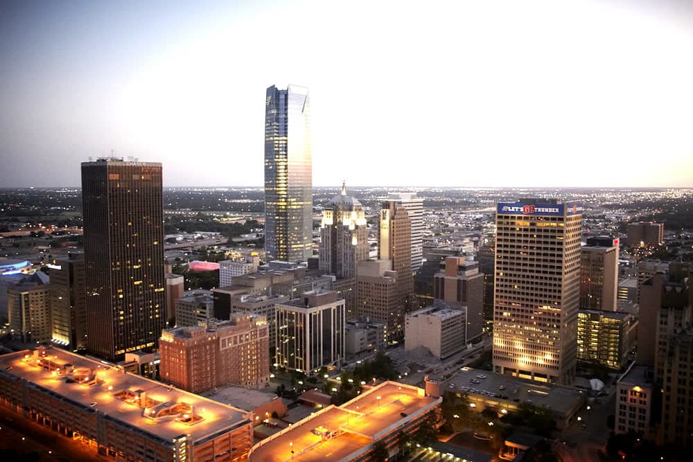 Vibrante Oklahoma City: Un Tour Único de Patrimonio, Sabores y Vida Urbana.