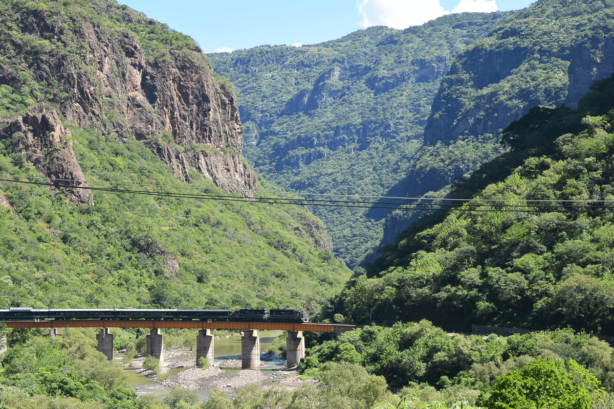 4 Días tren Chepe Express (Lunes, Jueves y Sábado) Chihuahua - Creel - Barrancas del Cobre - Chihuahua