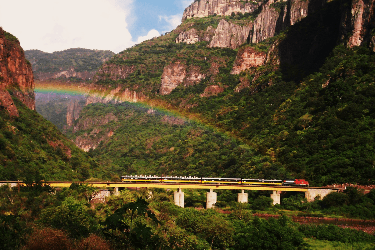 Dos Trenes 9 DAYS: Chepe Express tourist class and Chepe Regional (wednesday): Los Mochis - El Fuerte - Bahuichivo - Barrancas del Cobre - Creel - Chihuahua