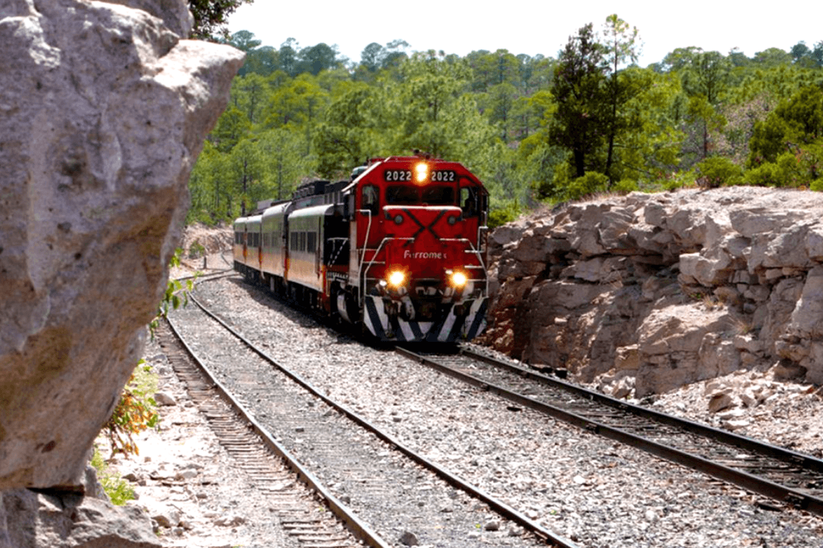 Dos Trenes 10 DÍAS: tren Chepe Express Turista y Regional Turista (Miércoles): Los Mochis - El Fuerte - Bahuichivo - Barrancas del Cobre - Creel - Chihuahua