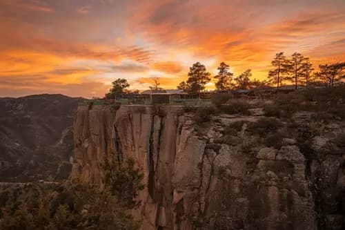 Dos Trenes 6 Días: Express Primera Clase y Chepe Regional Turista (Lunes y Viernes) Chihuahua - Creel - Divisadero - Barrancas del Cobre - Bahuichivo - El Fuerte - Los Mochis - Barrancas del Cobre