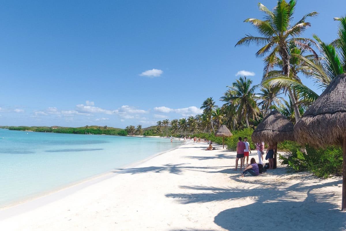 Graduación en Cancún, fiesta y amigos (Opción económica)