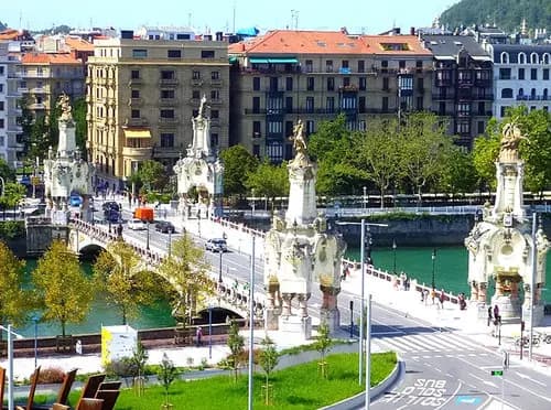 Puente de María Cristina | Centro Kursaal | Playa de la Concha.