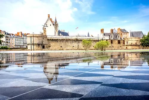 Visita al Museo Jules Verne | Paseo por el Barrio Bouffay | Visita al Planetario de Nantes.