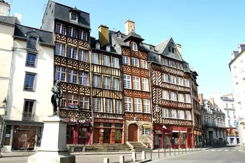 Rennes: Tu Primer Encuentro con el Encanto Bretón.