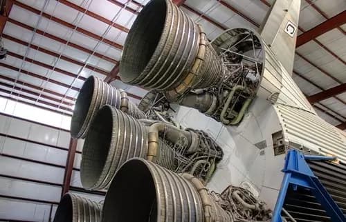 1. Houston Express: Ciencia Espacial la NASA y Shopping en la Tarde