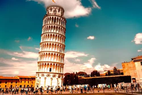 Pisa en Todo su Esplendor: Una Odisea de Sabores, Historia y Cultura.
