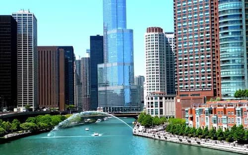 Chicago en Primera Persona: Tu Viaje por la Ciudad Vertical.