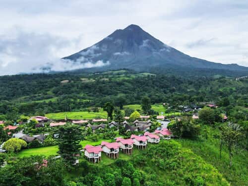 Un día de paisajes volcánicos y encanto artesanal