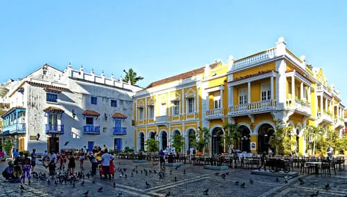 Cartagena → Medellín (Vuelo no incluido)