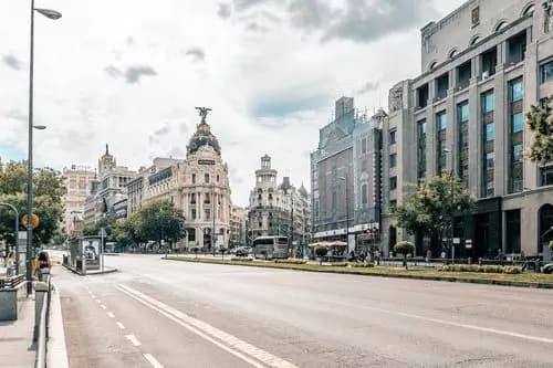 (Sábado) Madrid - Llegada y traslado a hospedaje