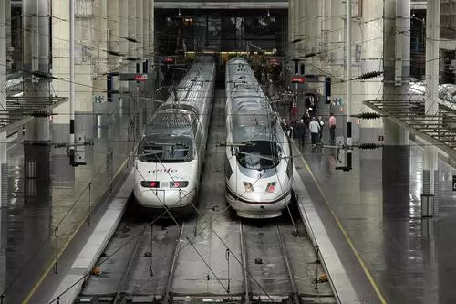 Traslado en tren AVE de Madrid a Barcelona